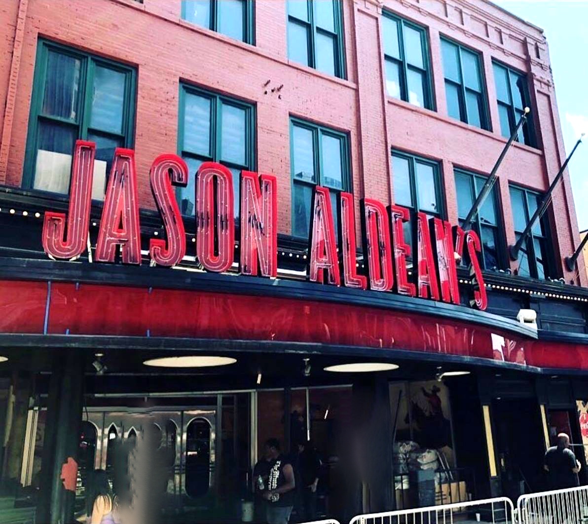 Jason Aldean's front entrance sign
